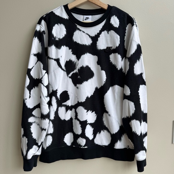 Nike Black & White Abstract Animal Print Crewneck Sweatshirt – Size M - Picture 2 of 10